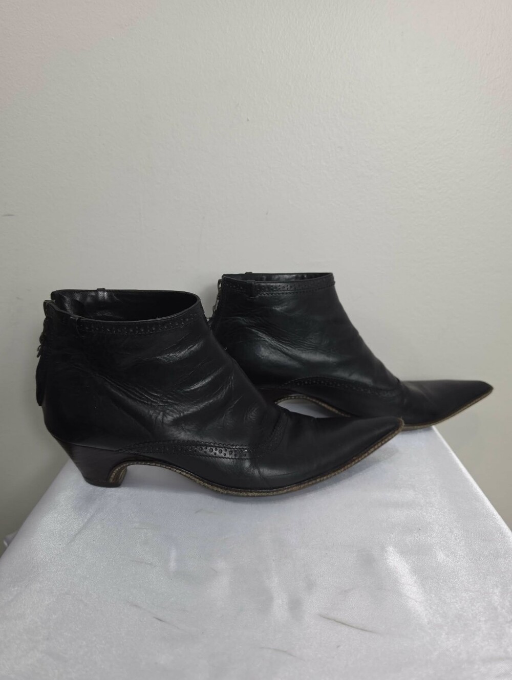 Dries Van Noten Black Pointed Leather Ankle Booties with Low Curved Heel